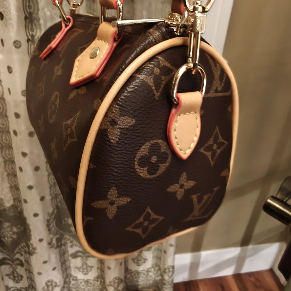 LV Monogram Fashion Bag. - Picture 3 of 8